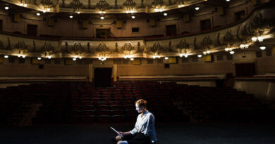 Cómo encontrar obras de teatro baratas